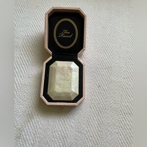 Too faced Diamond light highlighter